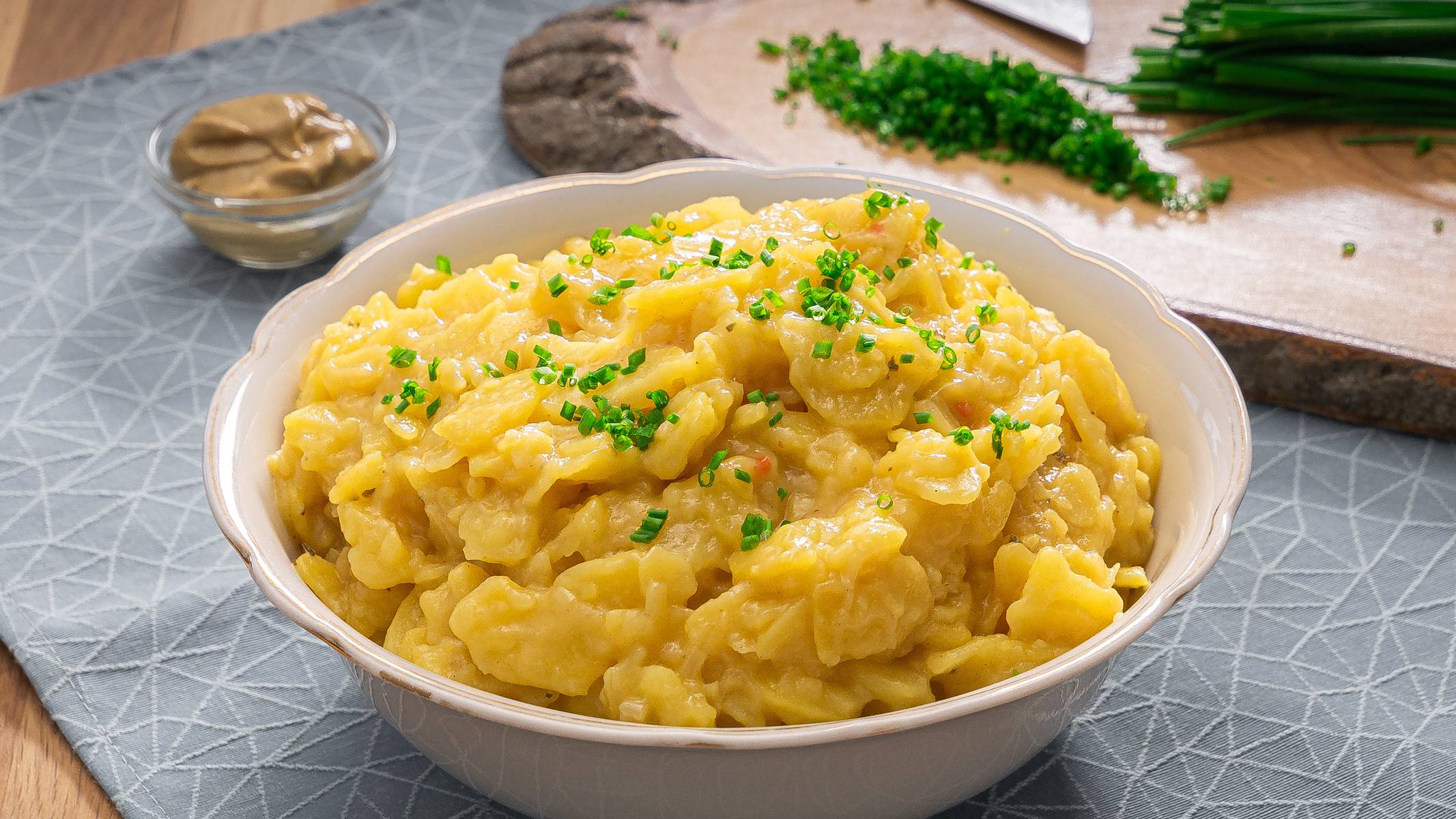 Schwäbischer Kartoffelsalat mit Brühe.