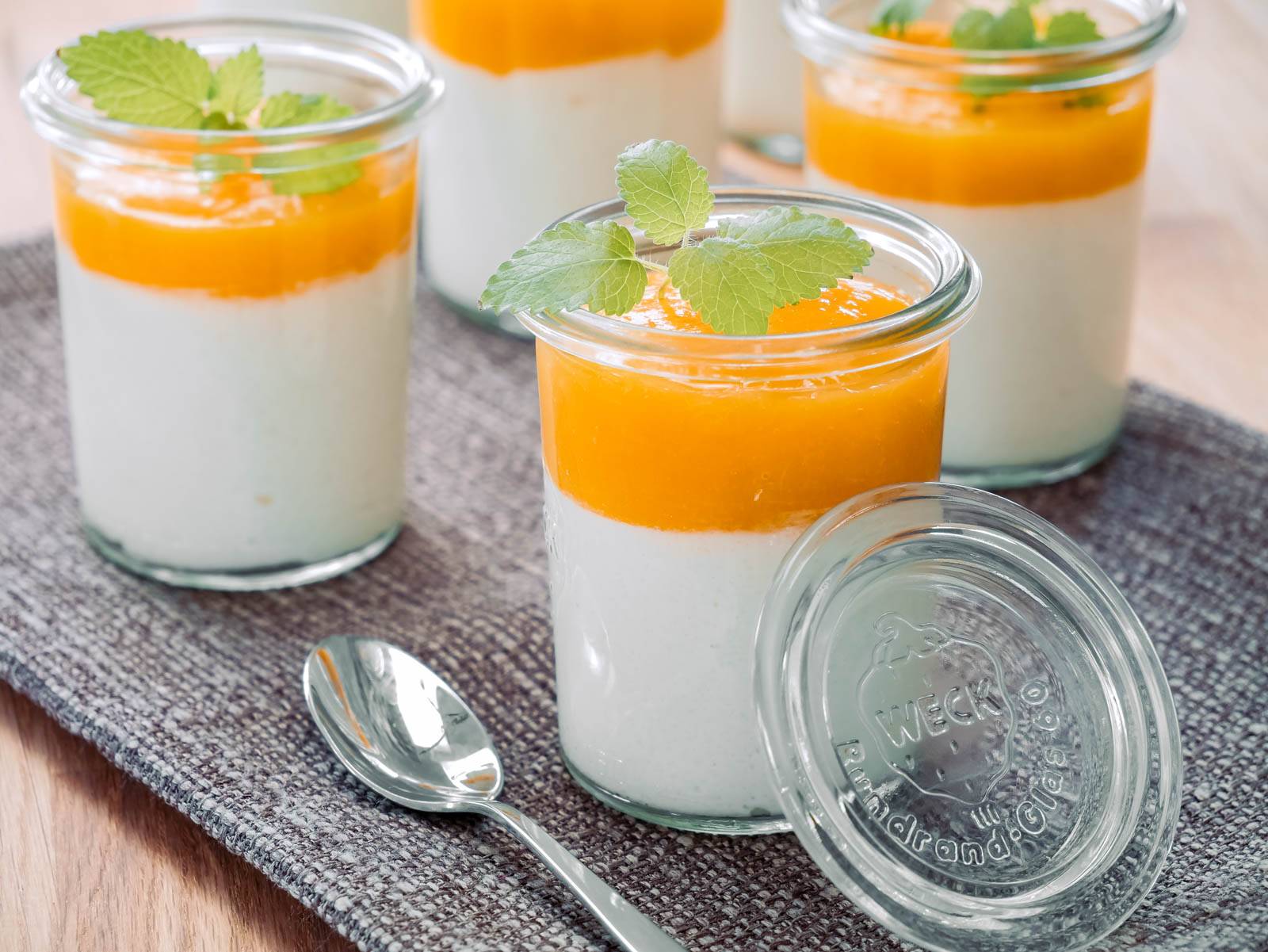 Himmlisches Grießdessert mit Pfirsichmus – Einfaches Rezept grießdessert