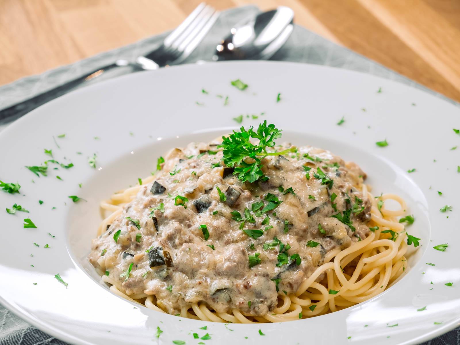 Leckere helle Bolognese mit Zucchini und Champignons – Ein schnelles Rezept helle bolognese