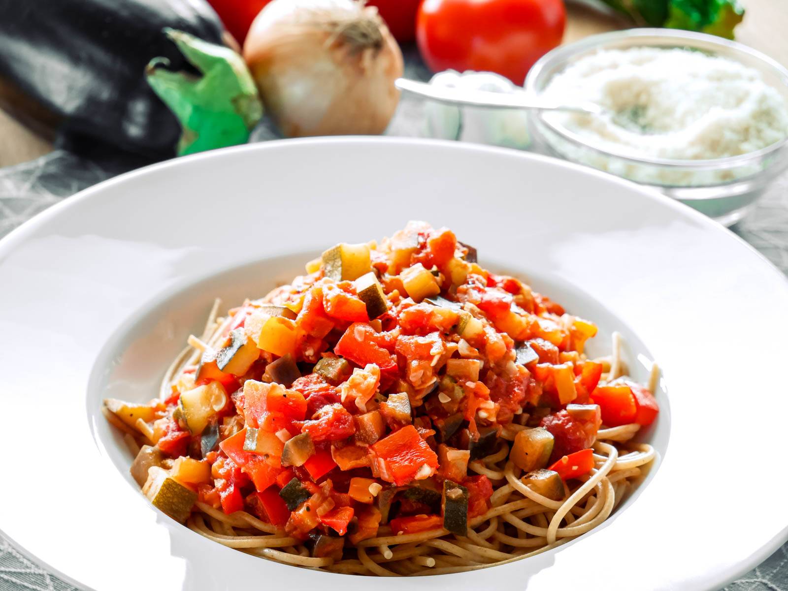 Spaghetti mit Gemüse-Bolognese
