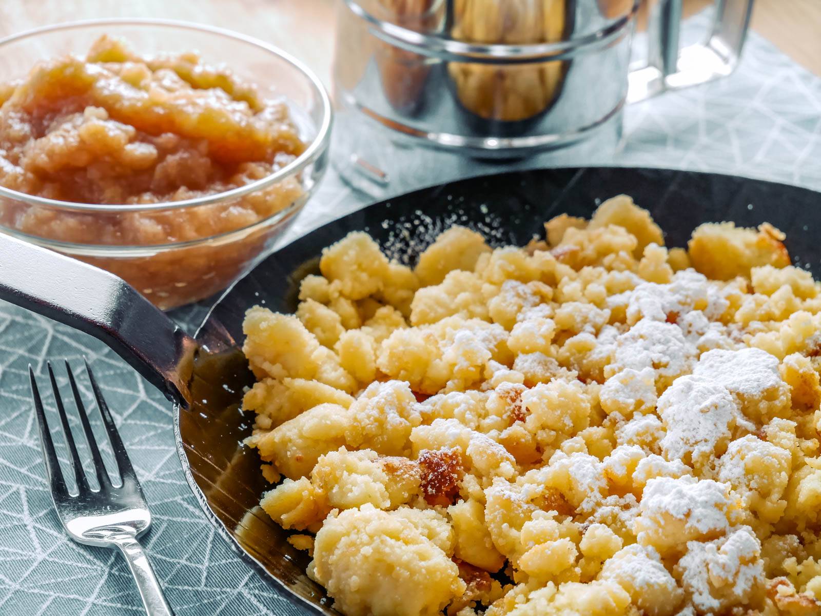 Köstliches Riebel Rezept – Ein Vorarlberger Klassiker mit Apfelmus riebel rezept
