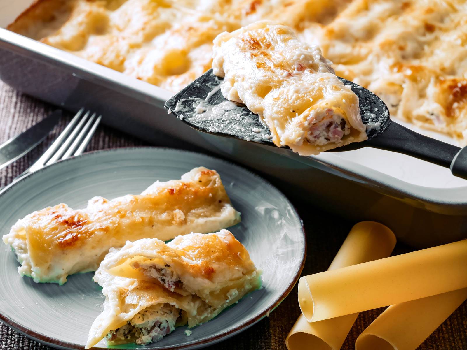 gefüllte cannelloni mit schinken und ricotta