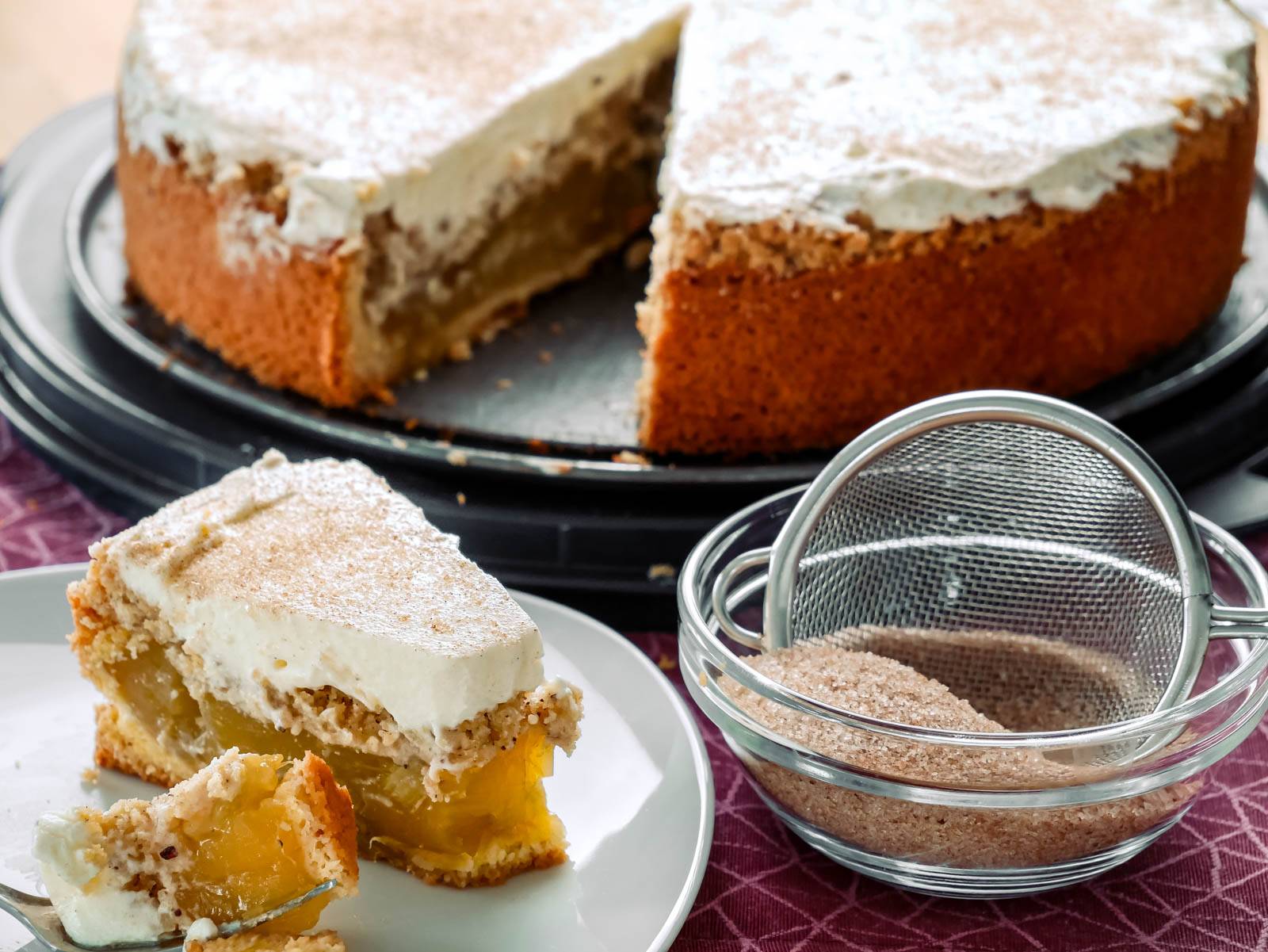 rhabarberkuchen mit pudding und streusel